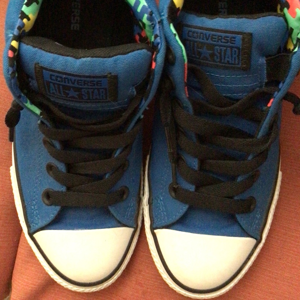 Converse never worn